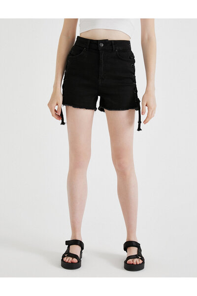 Koton Bağlama Detaylı Jean Şort