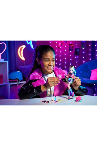 MONSTER HIGH PAPUSA LAGOONA BLUE CU ANIMALUT SI ACCESORII