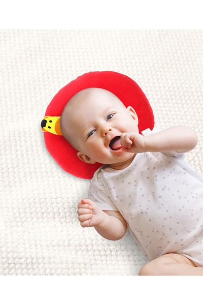 Babyhug وسادة على شكل حرف U من القطن المخملي بنقشة زرافة، باللون الأحمر - مناسبة للأطفال من عمر 0 إلى 3 أشهر، الطول 20 × العرض 5 × الارتفاع 18 سم