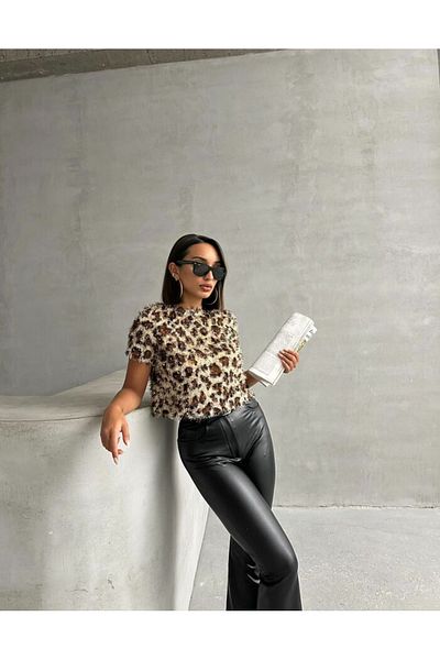 Zeynep Öykü Style Γυναικείο μπλουζάκι με φούντες με παγιέτες Leopard