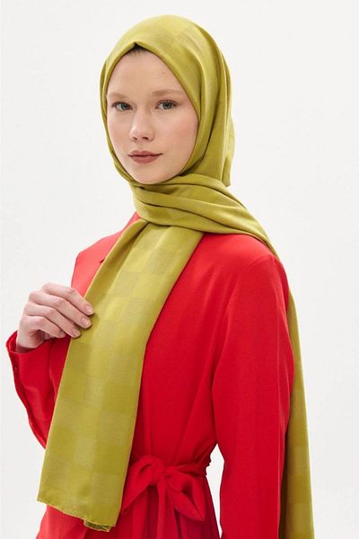 hijabchi Εισαγόμενο μεταξένιο σάλι ζακάρ σκακιέρας - λαδί πράσινο