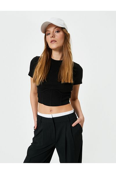 Koton T-Shirt Crew Neck με κοντό μανίκι Crop - Λεπτομέρεια από βαμβάκι και κορσέ