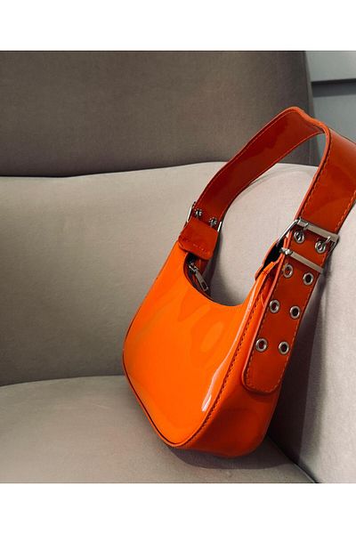 Moda Sekiz Geantă de umăr bagheta cu centură portocalie din piele lacuită