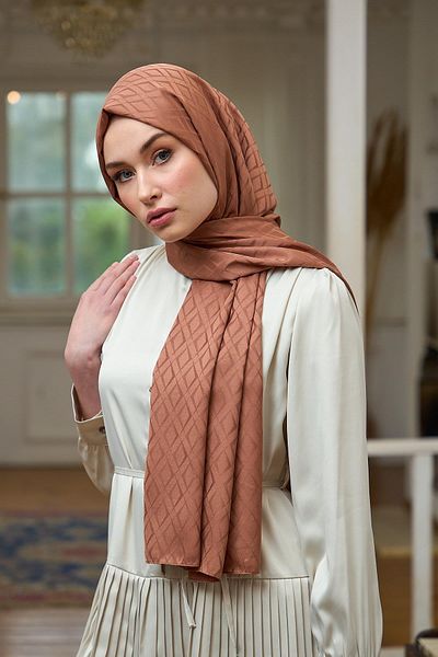 İpekhan 9015-03 Μοντέλο Milk Coffee Silky Jacquard Shawl - Summer Sparkle Collection