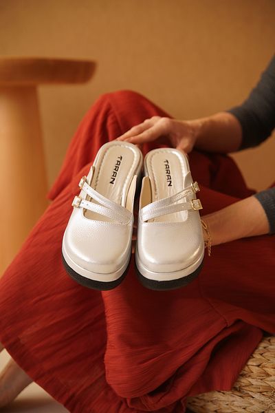 Taran Γυναικείες παντόφλες Comfort Darina με διπλή πόρπη με σφήνα τακούνι