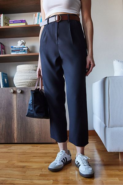Bianco Lucci Damenhose mit schmalem Bein und plissiertem Gürtel aus saisonalem Stoff 2398 60751001