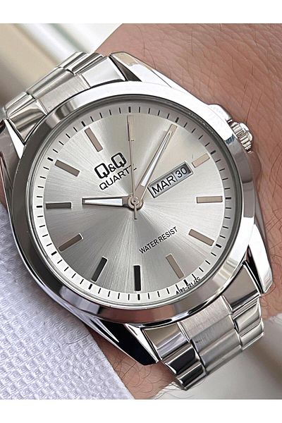 Q&Q 3 Atm Water Resistant Men's Wristwatch - Steel Band Calendar Q.Ea190.201Y