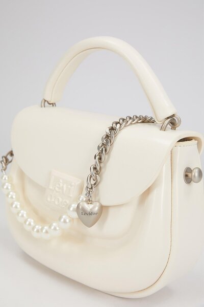 Levidor Beyaz Kalp Aksesuarlı El Çantası