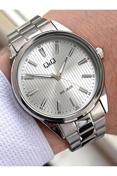 Q&Q 3 Atm Water Resistant Men's Wristwatch - Steel Band, Calendar Dial Eq.Z94.201Y