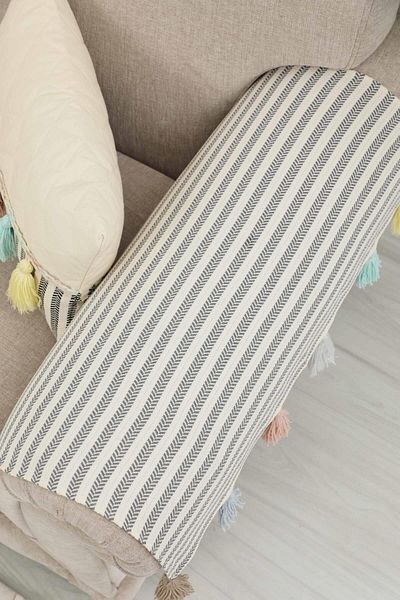 Aisha's Design طقم مسند ذراع مخطط باللون الرمادي مكون من قطعتين مقاس 65 × 55 سم، KK-5