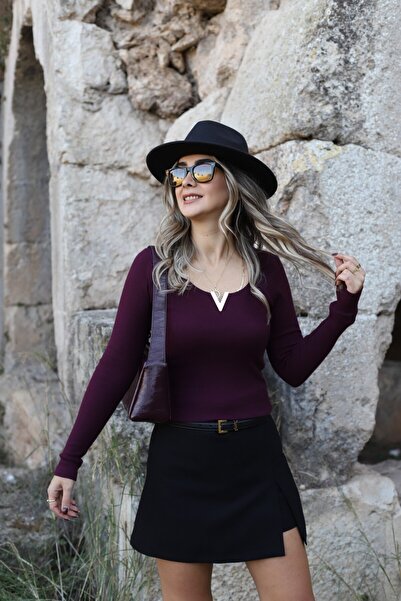 bytugcekaya Bluză cu nervuri cu detaliu în V din metal prune