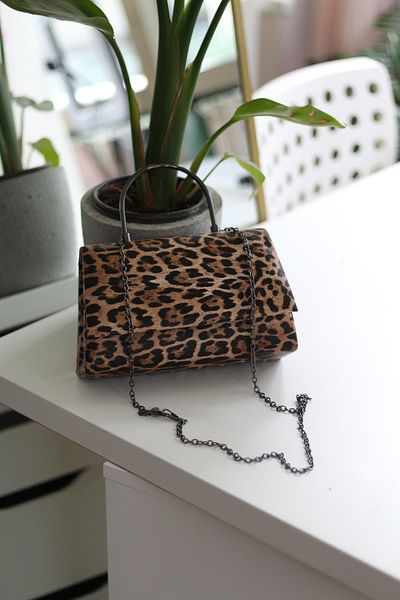 Moom Bag Women's Leopard Matte Leather Metal Handle Detailed Hand & Shoulder Bag