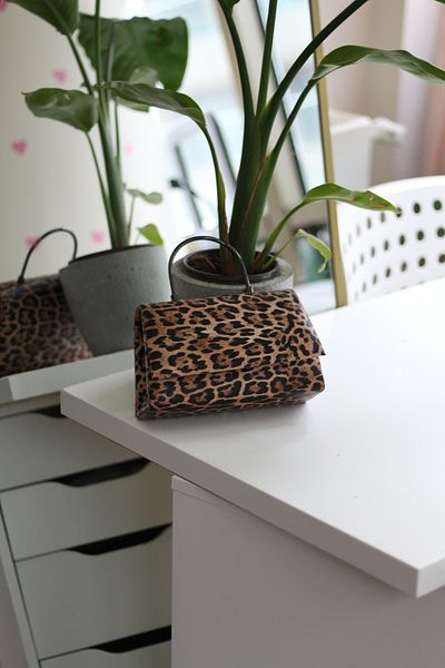 Moom Bag Women's Leopard Matte Leather Metal Handle Detailed Hand & Shoulder Bag
