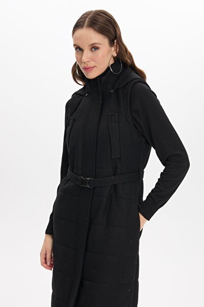 Zühre Black Vest with Hooded Pocket Detail Y-0087