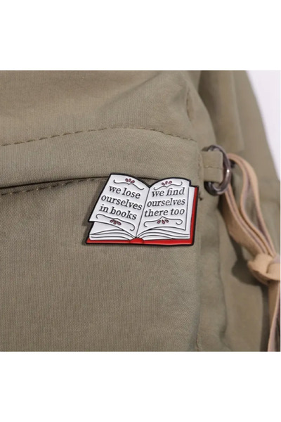 MAURA LIYUZA "We Lose Ourselves In Books, We Find Ourselves There Too" Tasarım Kitap Broş