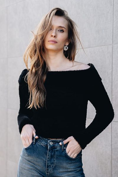 Pek Moda Pulover de damă, negru, cu guler Madonna, cu barbă, elastică, din tricot cu nervuri, cu mânecă lungă