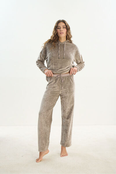 Sevim Kadın Uzun Kol Kapüşonlu Vizon Kadife Pijama Takım C3T0N1O61