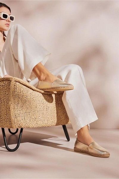 Su Espadril Ari Gold Women's Flat Espadrille