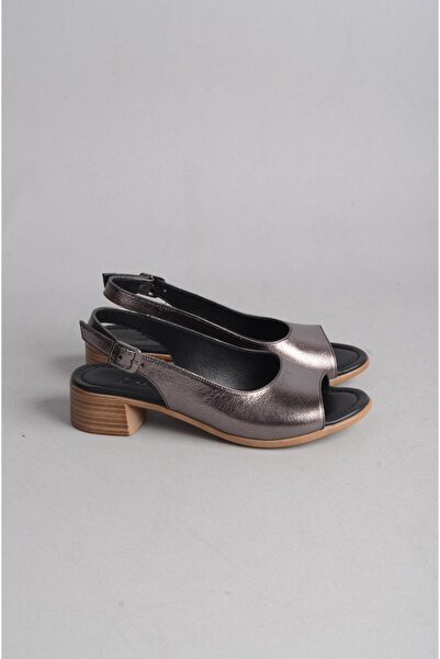 SEÇ KUNDURA صندل بكعب من الجلد الطبيعي - اختيار 807 بلاتينيوم (ارتفاع كعب 3.5 سم)