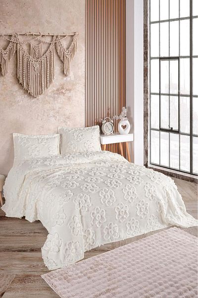 BlueMaison Ecru Daisy Oversize Bedspread - Boutique Chenille