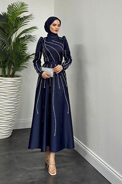 MERVEN AKYÜZ فستان سهرة من حجر الساتان Azelea باللون الأزرق الداكن