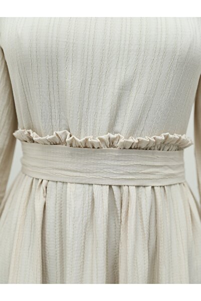 Modamorfo Φόρεμα Seersucker σε κρεμ χρώμα - με βολάν γιακά και κομμάτια