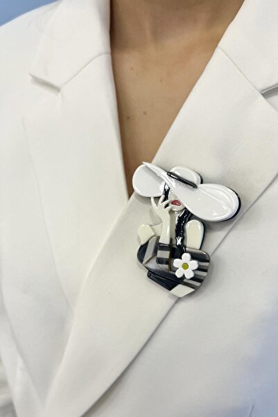 Modex Akrilik Beyaz Fötr Şapkalı Kadın Broş (6*6cm)