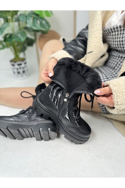 İmerShoes Μαύρο γυναικείο μποτάκι - γούνινο, κορδόνι, φερμουάρ και οδοντωτή σόλα με ψηλό πάχος 7441