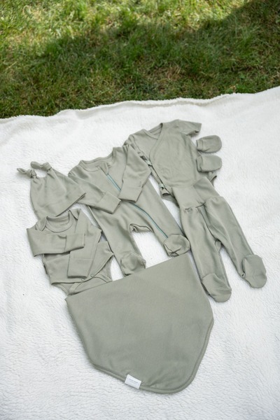 Weeny Muse 7 Piece Unisex Hospital Discharge Set - Organic Cotton Newborn Set