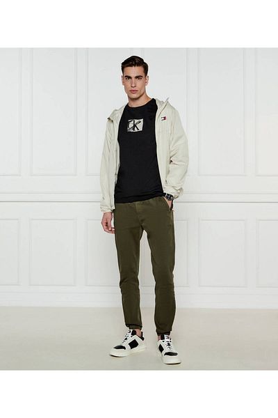 Calvin Klein Men's Printed Black T-Shirt - Short Sleeve, Duvet Collar J30J 327077 -Beh