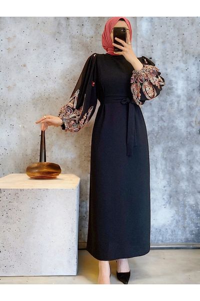 Modamorfo Bleistiftkleid mit Schnürung und besticktem Tüll an den Ärmeln