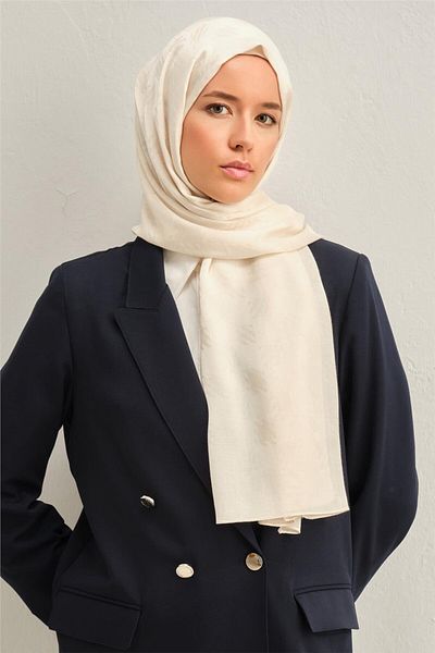 Armine Lyon Trend Shawl 4 - 246964   Model