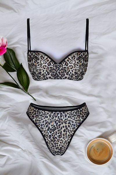 Trendyol Collection Vezetékes sapka nélküli leopárd mintás kötött fehérnemű - Thmss24cc00029