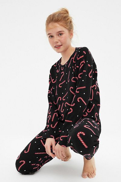 Trendyol Collection Set pijamale tricotate cu tematică de Crăciun 100% bumbac negru THMAW21PT0771