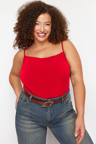Trendyol Curve Rote Sandy-Strickbluse in Übergröße
