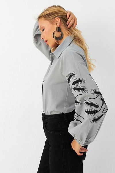 Cool & Modest Γυναικείο πουκάμισο με μανίκια σε γκρι κέντημα MQS5603