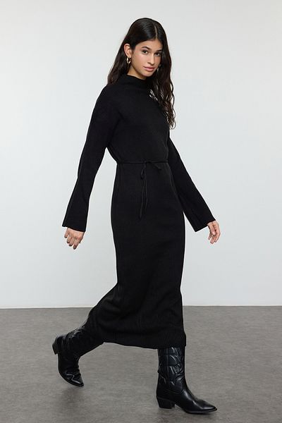 Trendyol Modest Μαύρο πλεκτό φόρεμα με ραβδώσεις/καμισόλ ζωσμένο TCTAW25EB00142