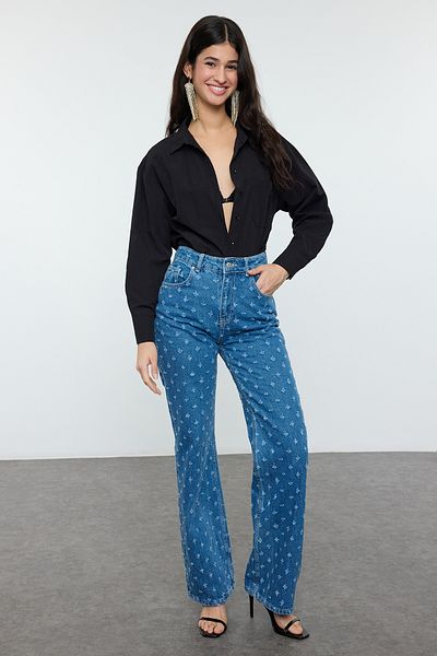 Trendyol Collection Blaue, strukturierte Jeans mit hoher Taille und weitem Bein TWOSS25JE00010
