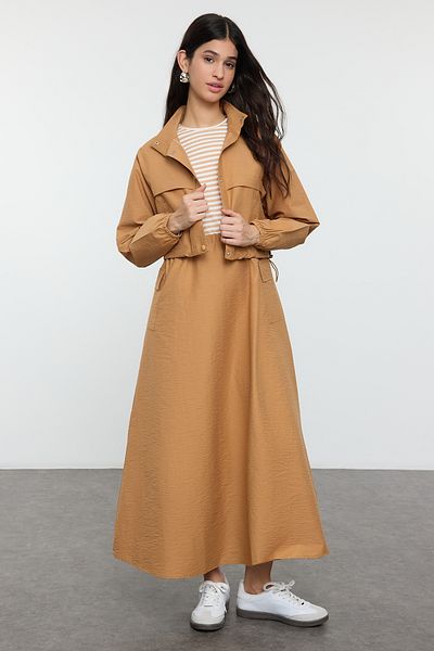 Trendyol Modest Kamelfarbenes Kleid- und Jacken-Set – TCTAW25US00098
