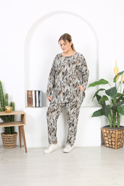 XL Modam ΚΟΣΤΟΥΜΙ ΜΕ ΜΕΓΑΛΟ ΜΕΓΕΘΟΣ ΛΥΚΡΑ ΜΕ ΣΧΕΔΙΟ ΚΑΤΩ