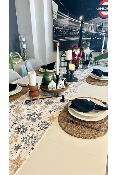 Decamor home New Year Ecru/Black Runner - New Year Themed Table