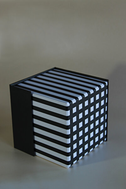 CHANZA HOME Siyah Beyaz Çizgili Manyetik Kapamalı Küçük Boy Sert Hediye Kutusu Siyah Beyaz Yılbaşı Hediye Kutusu