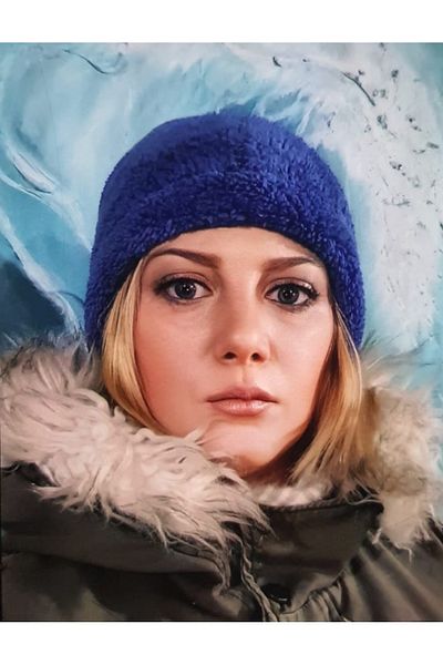 Neweste Зимна плюшена шапка - за мъже и жени, шапка с детайл от въже на гърба, използва се и като предпазител за врата