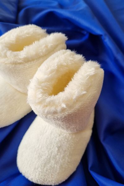 Trade Bazaar 0-9 Months Baby Slippers - Plush, Non-Slip Sole and Furry Booties