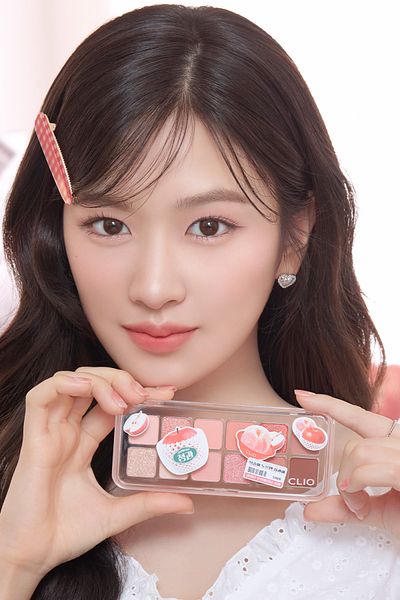 CLIO Clio Pro Eye Palette Air - Eye Shadow Palette with Light Texture, Intense Colors (09 Peach Mate Apple)
