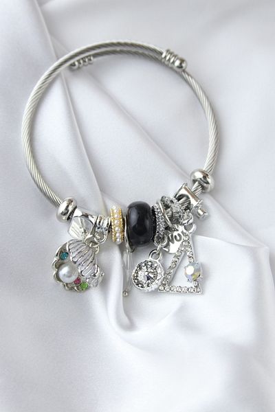 Store Black Charm Model Bracelet