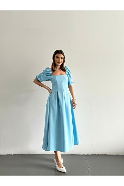 Afiş Butik Skládané šaty midi s hranatým výstřihem