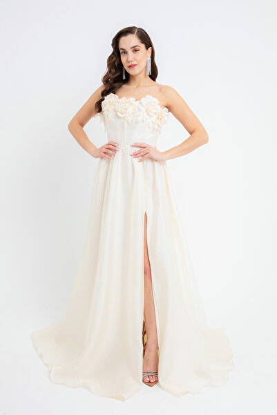 Lafaba Γυναικείο μακρύ βραδινό φόρεμα με ροζ λεπτομέρεια σε κρεμ λαιμόκοψη