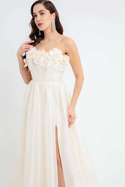 Lafaba Γυναικείο μακρύ βραδινό φόρεμα με ροζ λεπτομέρεια σε κρεμ λαιμόκοψη