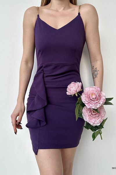 Deafox Lila Volantkleid aus importiertem Kreppstoff mit V-Ausschnitt und Kettenriemen
